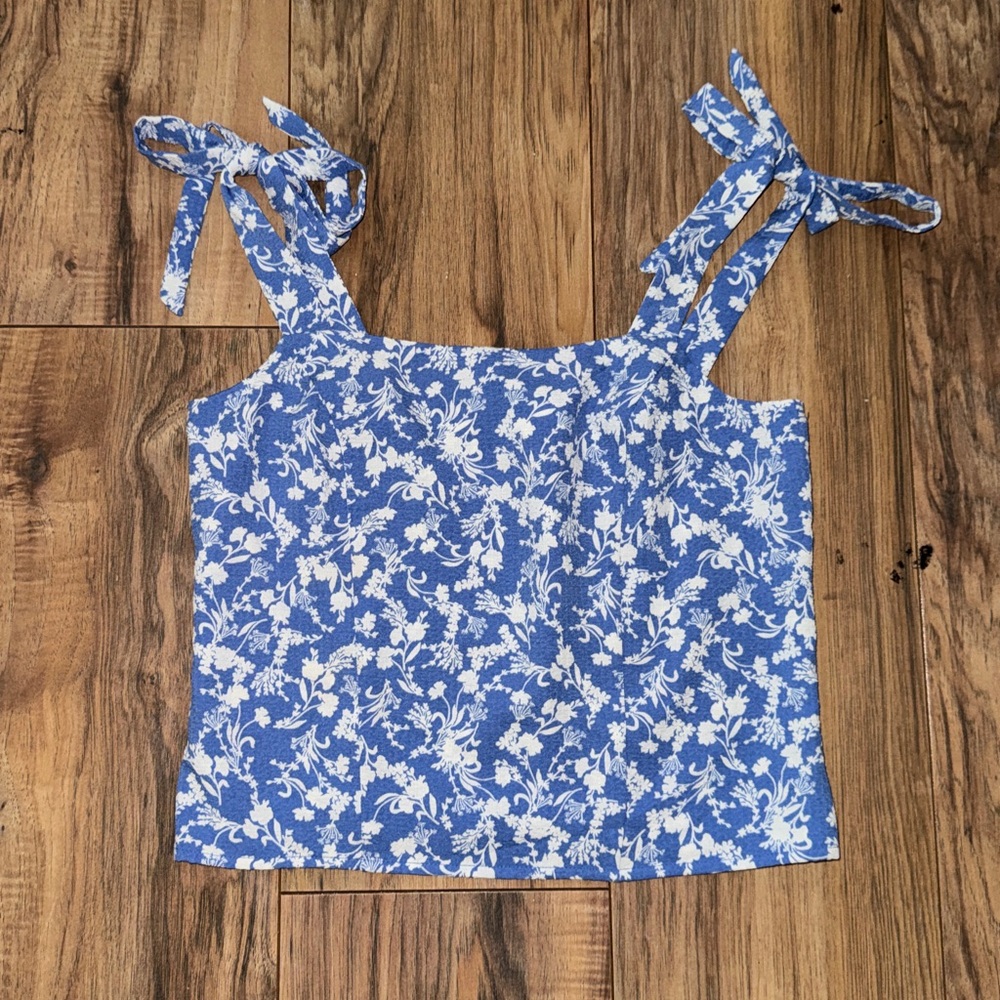 OLD NAVY | Blue and White Floral Cropped Shoulder Tie Top Size S - Picture 2 of 5